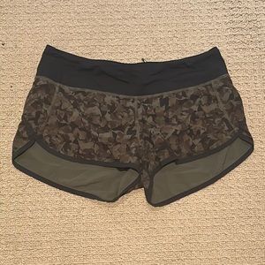 lululemon speed up short 2.5" length low rise